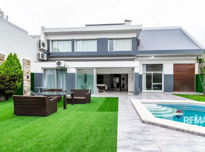 Casa · 430m² · 8 Ambientes · 2 Cocheras