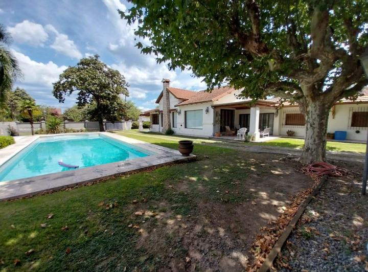 Casa · 450m² · 4 Cocheras
