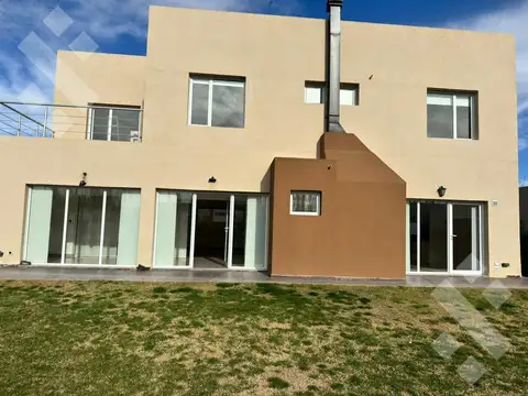 Casa en Alquiler en Neuquén, Confluencia