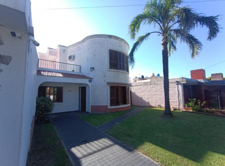Casa · 262m² · 6 Ambientes · 2 Cocheras