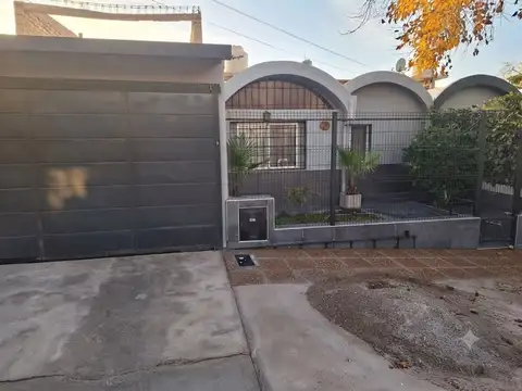 Casa en Venta en Presidente Sarmiento, Godoy Cruz