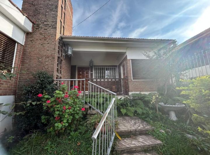 Casa · 282m² · 10 Ambientes · 3 Cocheras