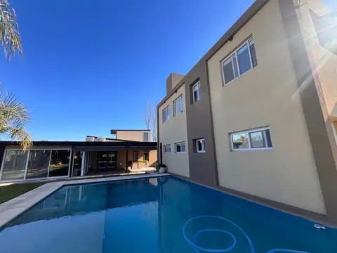 Casa en Venta en Roldan, San Lorenzo
