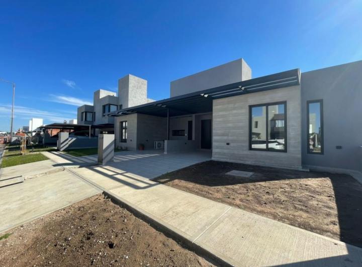 Casa · 108m² · 3 Ambientes · 1 Cochera