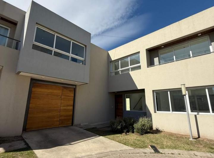 Departamento · 220m² · 6 Ambientes · 1 Cochera