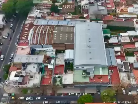 Galpón en Venta en Mataderos, CABA