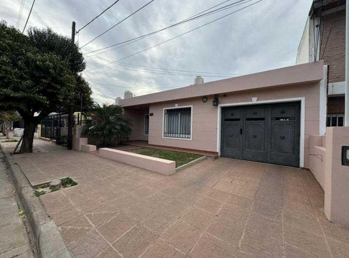 Casa · 176m² · 5 Ambientes · 2 Cocheras