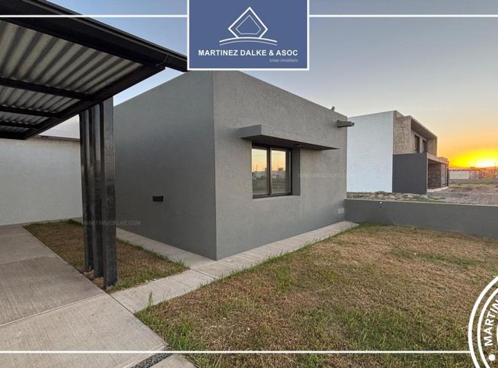 Casa · 125m² · 4 Ambientes · 4 Cocheras