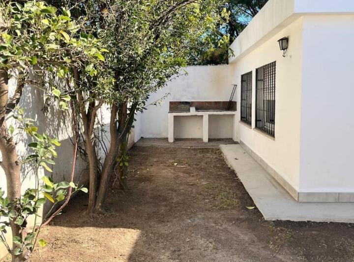 Casa · 185m² · 8 Ambientes · 2 Cocheras