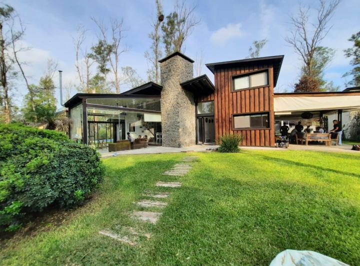 Casa · 180m² · 5 Ambientes