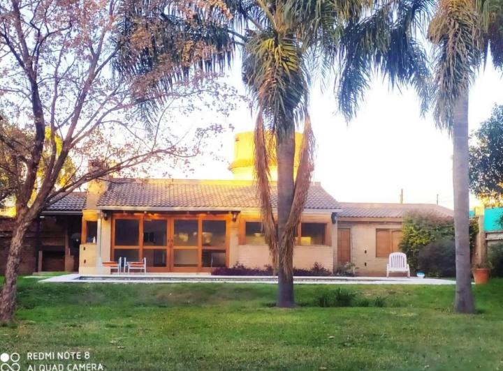 Casa · 300m² · 6 Ambientes · 2 Cocheras