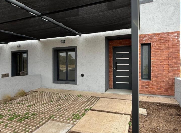 Casa · 113m² · 5 Ambientes · 2 Cocheras
