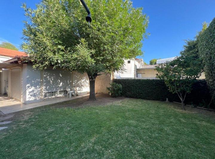 Casa · 280m² · 8 Ambientes · 1 Cochera