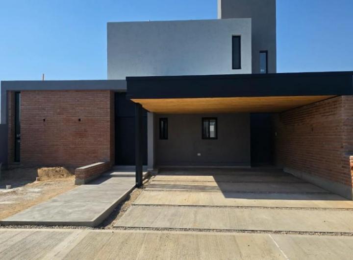 Casa · 189m² · 4 Ambientes · 2 Cocheras