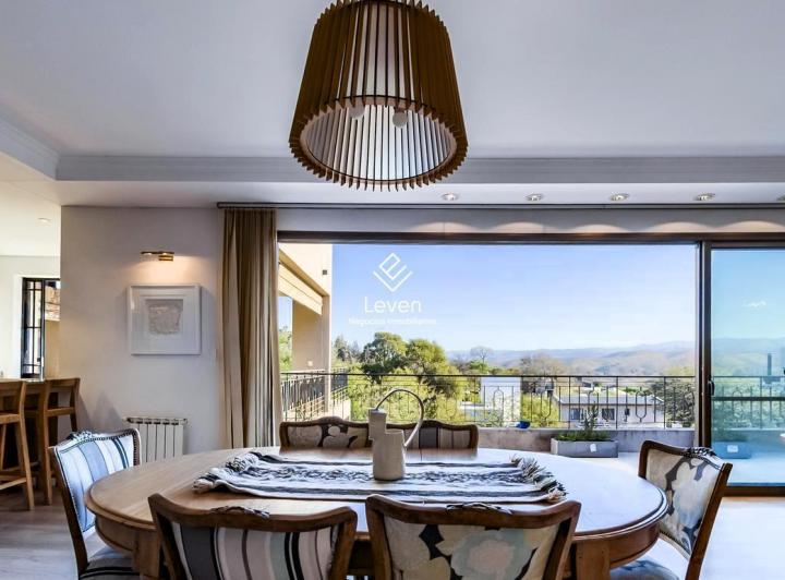 Casa · 310m² · 6 Ambientes · 2 Cocheras