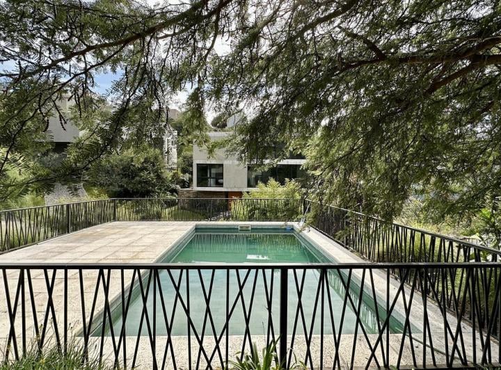 Casa · 300m² · 7 Ambientes · 2 Cocheras