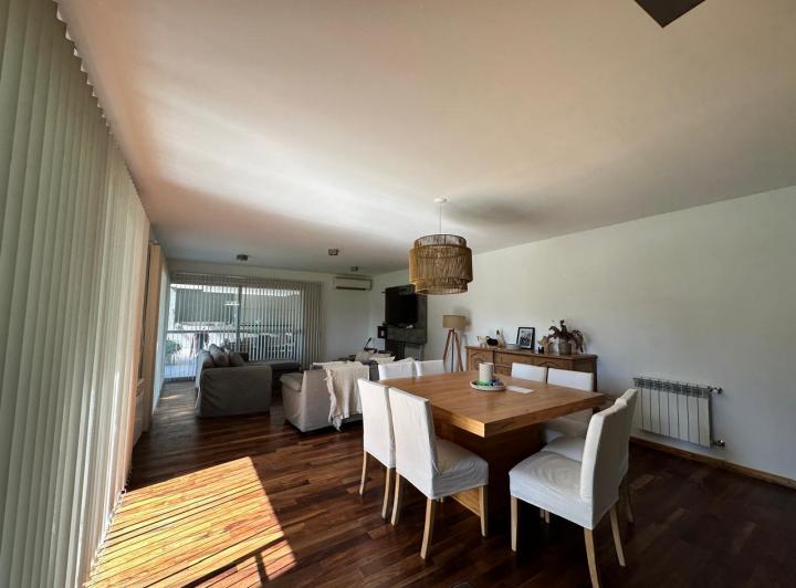 Casa · 800m² · 6 Ambientes · 2 Cocheras