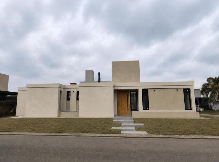 Casa · 186m² · 5 Ambientes · 2 Cocheras