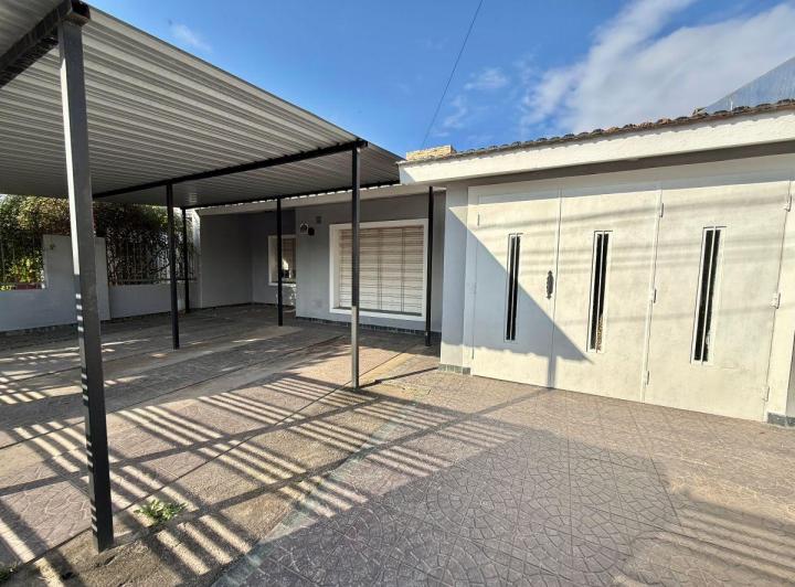 Casa · 160m² · 6 Ambientes · 3 Cocheras