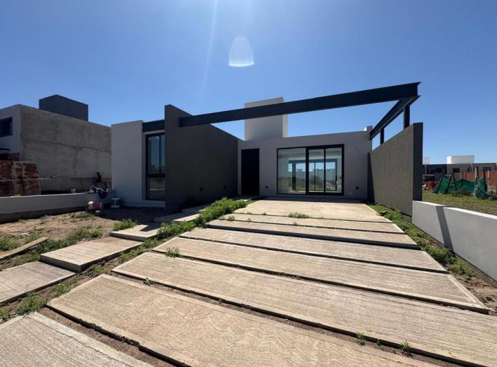Casa · 125m² · 3 Ambientes · 2 Cocheras