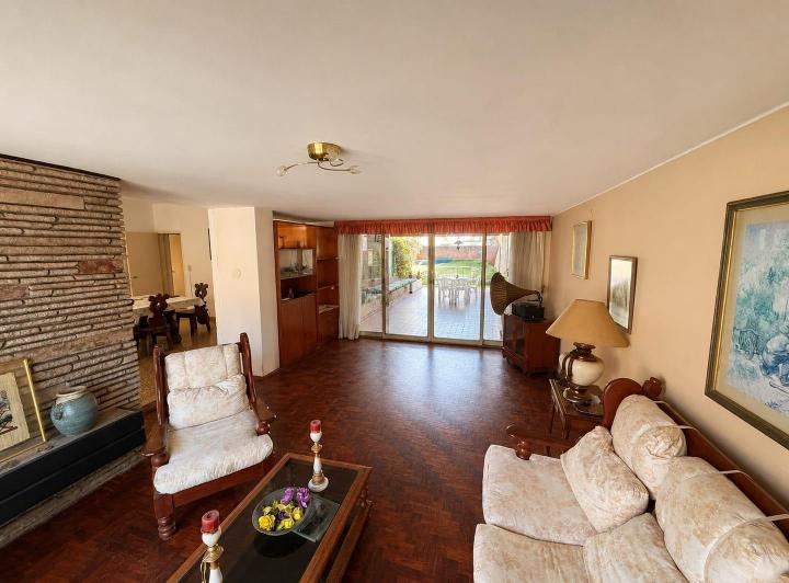 Casa · 250m² · 9 Ambientes