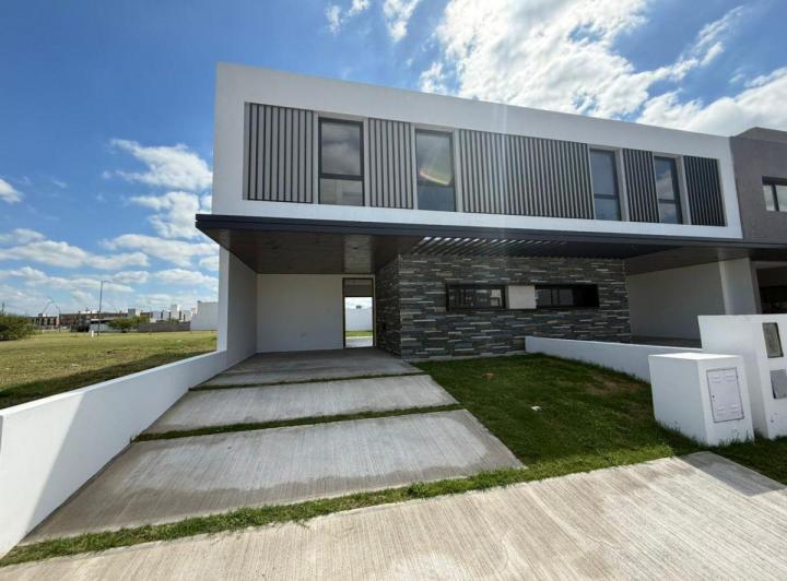 Casa · 153m² · 5 Ambientes · 2 Cocheras