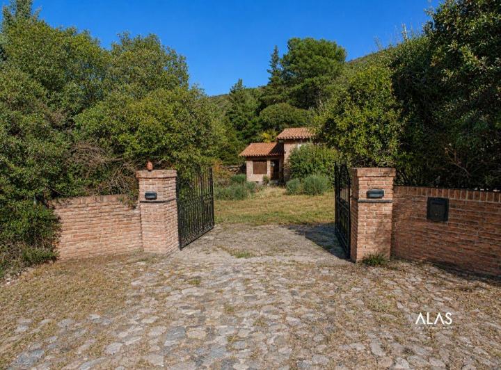 Casa · 226m² · 6 Ambientes · 2 Cocheras