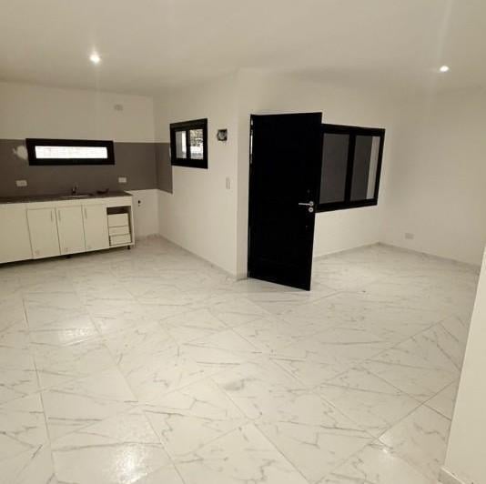 Casa · 75m² · 6 Ambientes · 1 Cochera