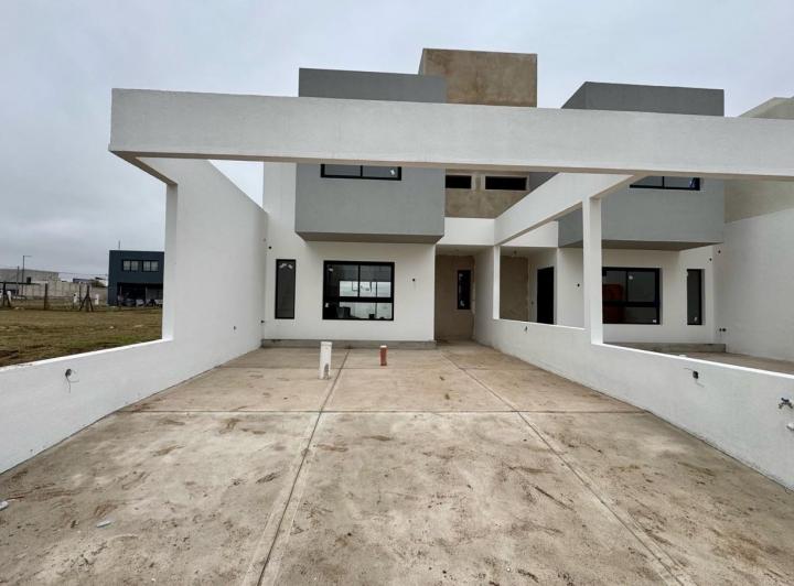Casa · 121m² · 3 Dormitorios · 2 Cocheras