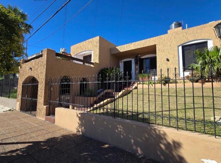 Casa · 199m² · 9 Ambientes · 2 Cocheras