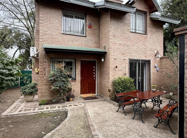 Casa · 94m² · 4 Ambientes · 2 Cocheras