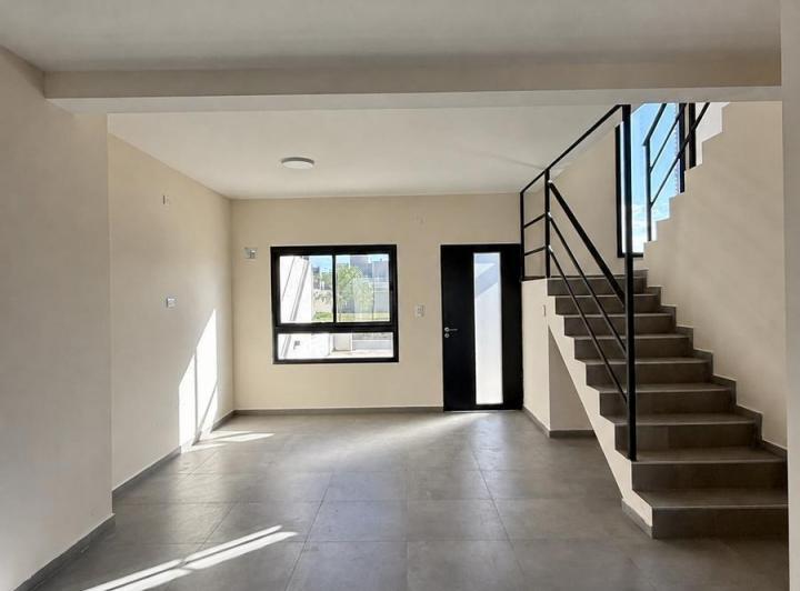 Casa · 110m² · 5 Ambientes · 2 Cocheras