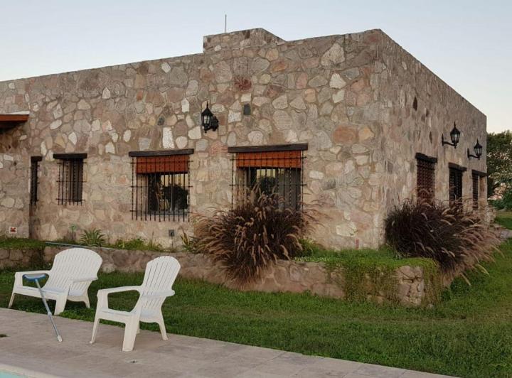 Casa · 750m² · 4 Ambientes · 1 Cochera