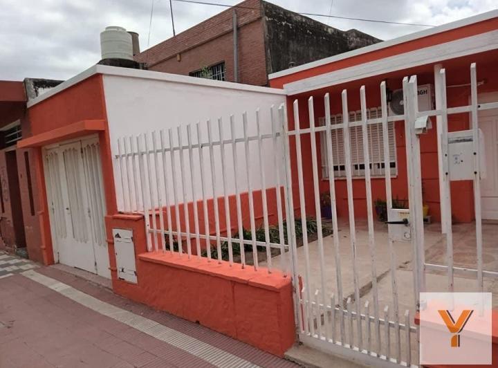Casa · 300m² · 5 Ambientes · 1 Cochera