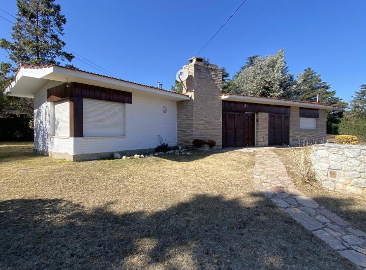 Casa · 200m² · 4 Dormitorios · 2 Cocheras
