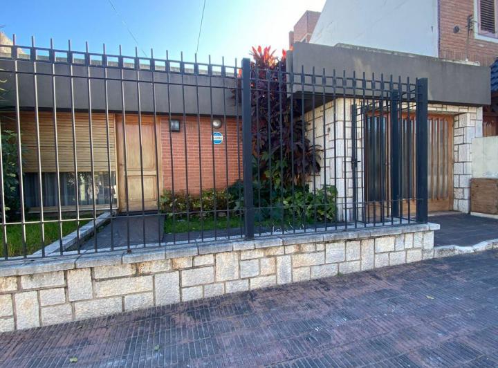 Casa · 144m² · 10 Ambientes · 1 Cochera