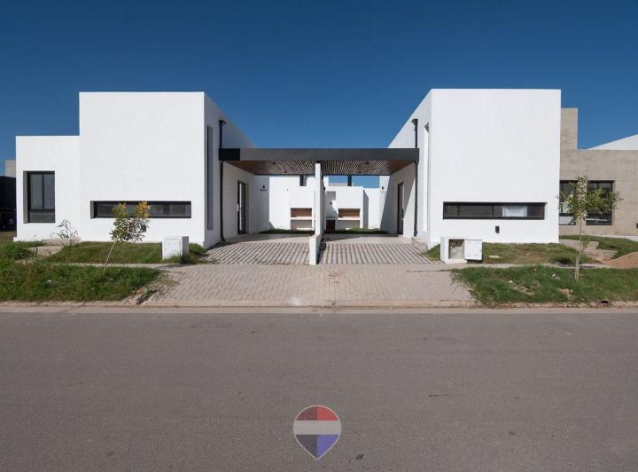 Casa · 96m² · 3 Ambientes · 1 Cochera
