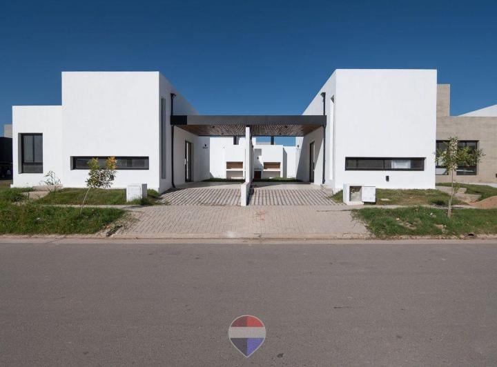 Casa · 96m² · 3 Ambientes · 1 Cochera