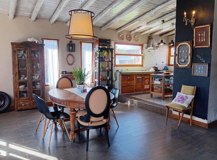 Casa · 160m² · 6 Ambientes · 2 Cocheras