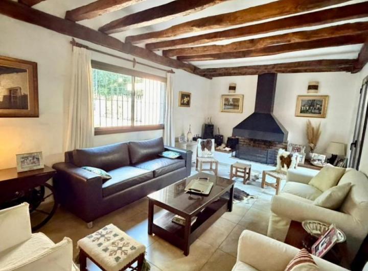 Casa · 250m² · 7 Ambientes · 2 Cocheras