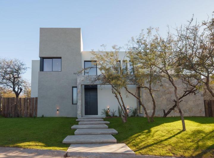 Casa · 413m² · 15 Ambientes · 1 Cochera