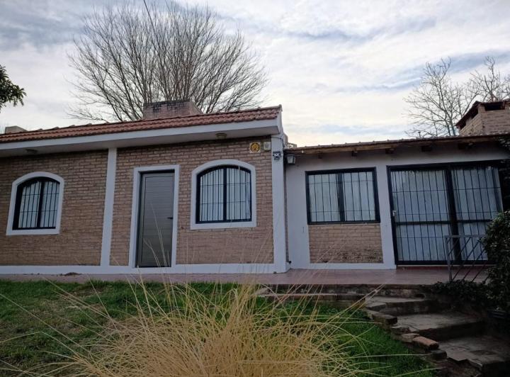 Casa · 82m² · 4 Ambientes · 2 Cocheras