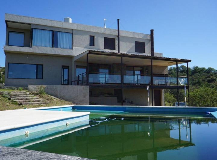 Casa · 1255m² · 7 Ambientes · 2 Cocheras