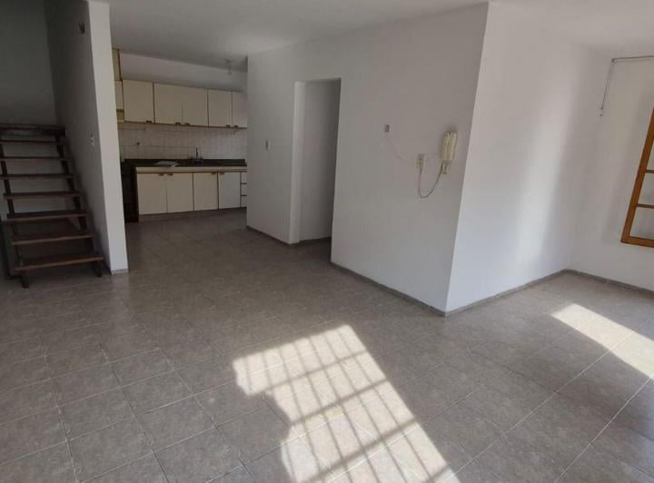 Casa · 93m² · 5 Ambientes · 1 Cochera