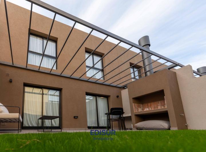 Casa · 110m² · 5 Ambientes · 1 Cochera