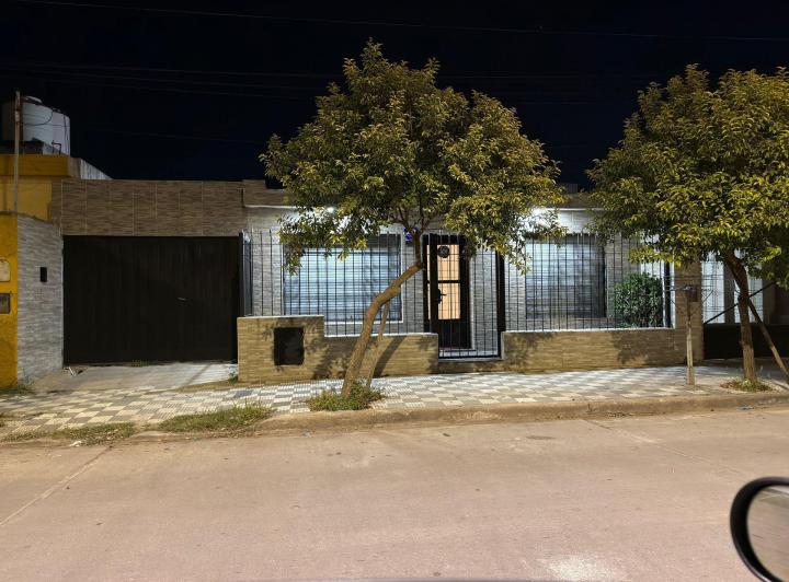 Casa · 216m² · 4 Ambientes · 1 Cochera