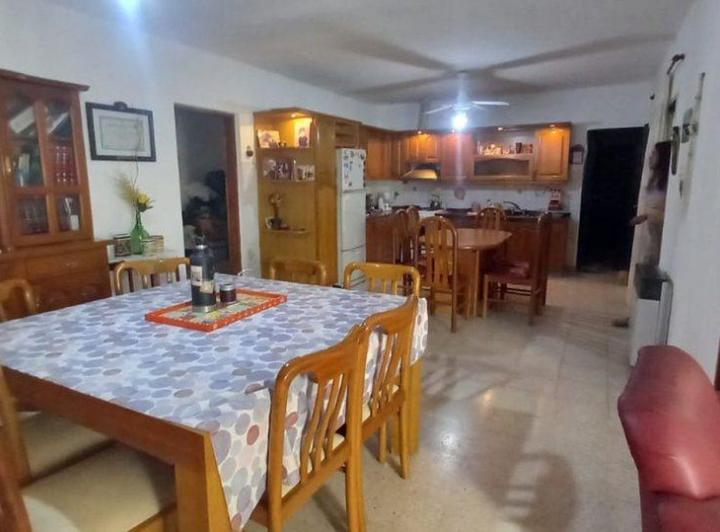 Casa · 186m² · 4 Ambientes · 2 Cocheras