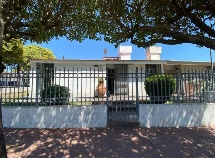 Casa · 166m² · 8 Ambientes · 2 Cocheras