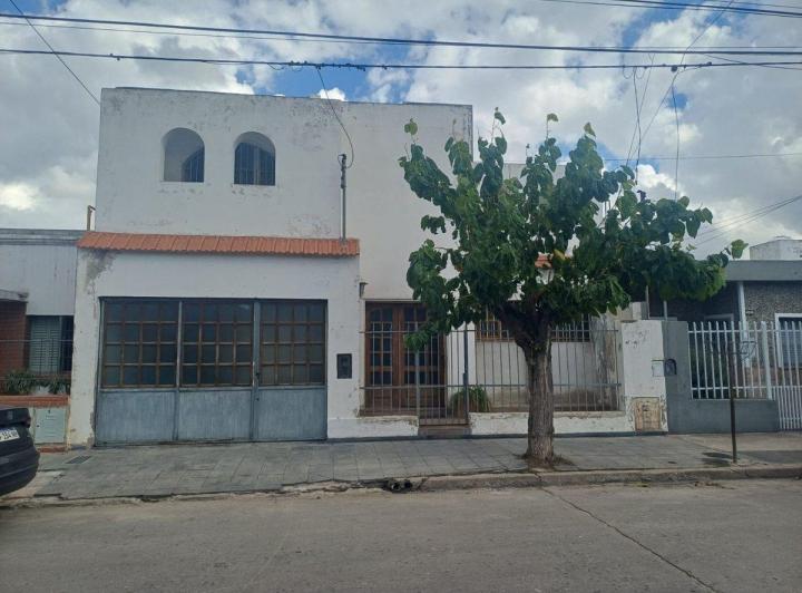 Casa · 128m² · 4 Ambientes · 2 Cocheras
