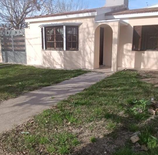 Casa · 90m² · 4 Ambientes · 1 Cochera
